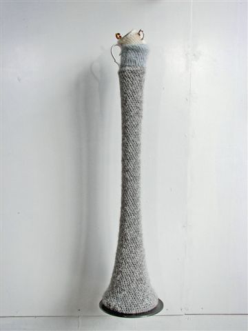 2010-zonder titel, wol, porselein, 92x19cm